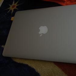 MacBook Air 13.3-inch (2017)