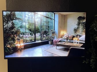 40” Vizio TV + Remote + Wall Mount