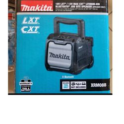 Makita XRM08B Bluetooth Speaker 18V LXT/12V Max CXT USB AUX Water Resistant