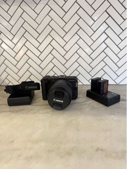 Canon R50 V + 14-30mm lens + extra