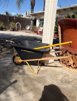 Stanley Jr. Kids Wheelbarrow