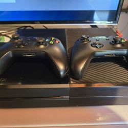Microsoft Xbox One With  2  Wierrless Controllers  