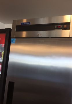 Commercial refrigerator