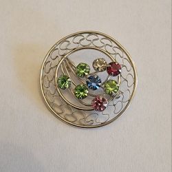 Brooch 