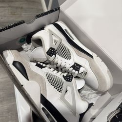 Jordan 4 “Military Black” Sz 10