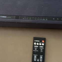 SOUNDBAR YAMAHA BLUETHOO. WIRELESS. LIKE NEW $80 STRONG SOUND