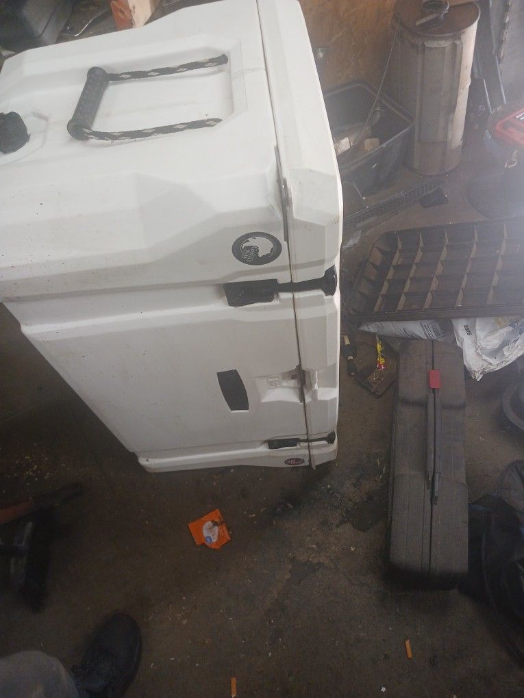 Huge Lifetime 115 Qt Cooler