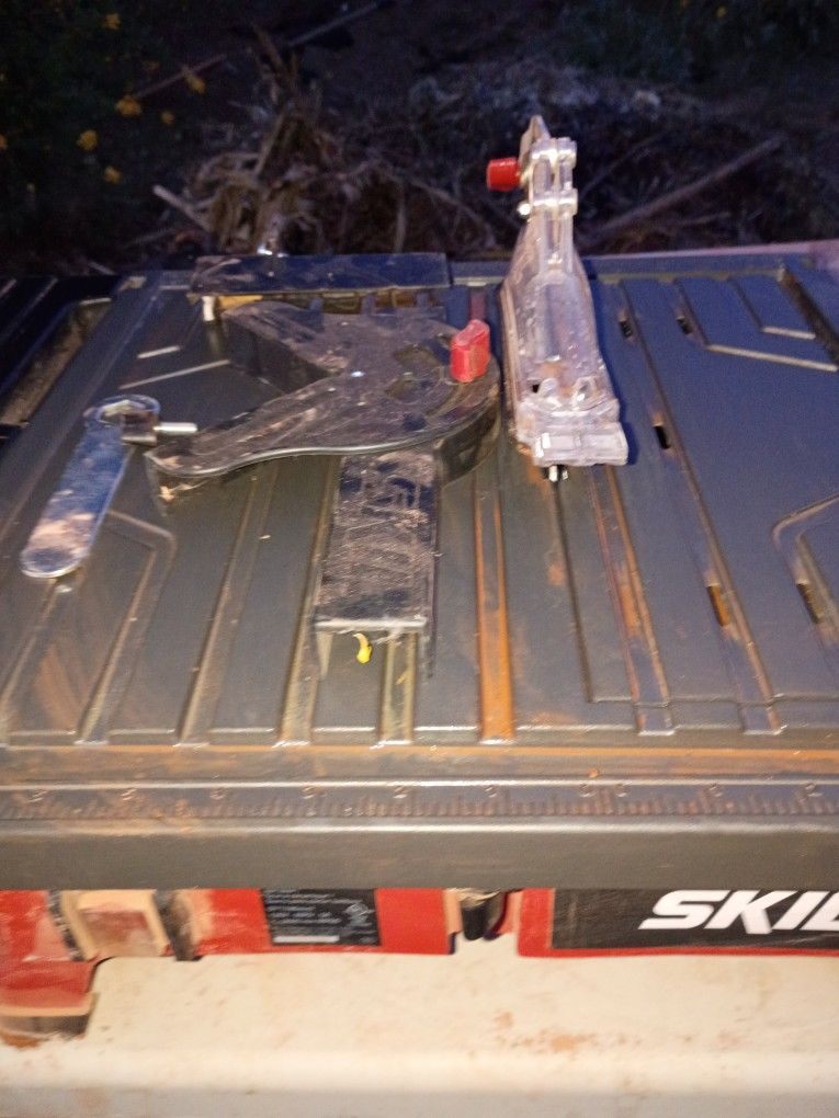 Skil 3550-02 7-Inch Wet Tile Saw with HydroLock Water Containment System
