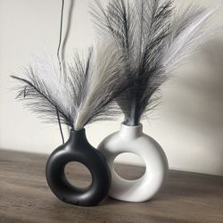 Black & White Donut Vases W/ Faux Pampas Grass