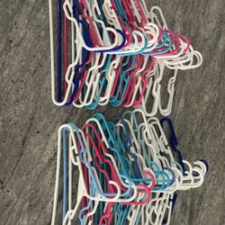 40 Plastic Hangers For Children’s Clothes