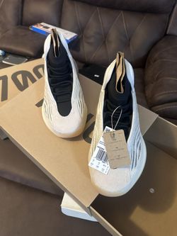 DS Yeezy Size 10.5
