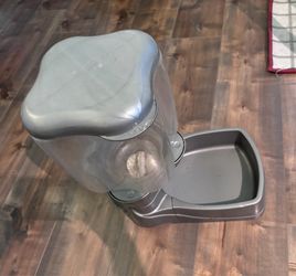 Dog food dispenser