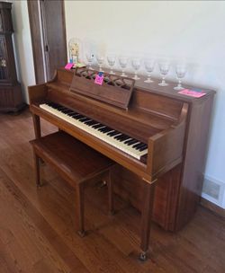 Vintage Traditional Spinet Upright Piano Walnut Finish