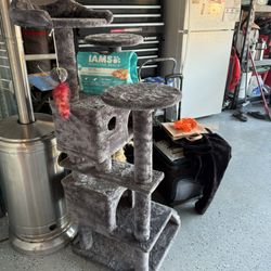 Cat stand