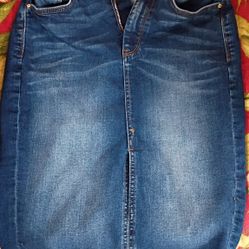 GUESS Women’s Denim Skirt – Like New
