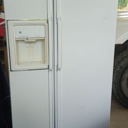 Refrigerator 