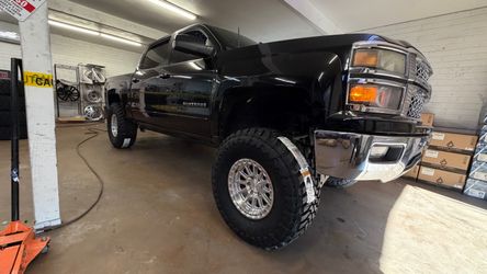 Arena Wheels 17" with Toyo Tires 37x13.50R17