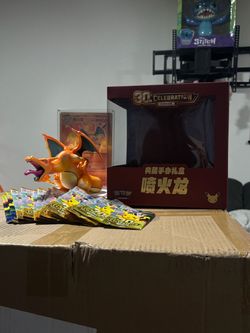 Pokémon 30th Celebration Charizard Gift set
