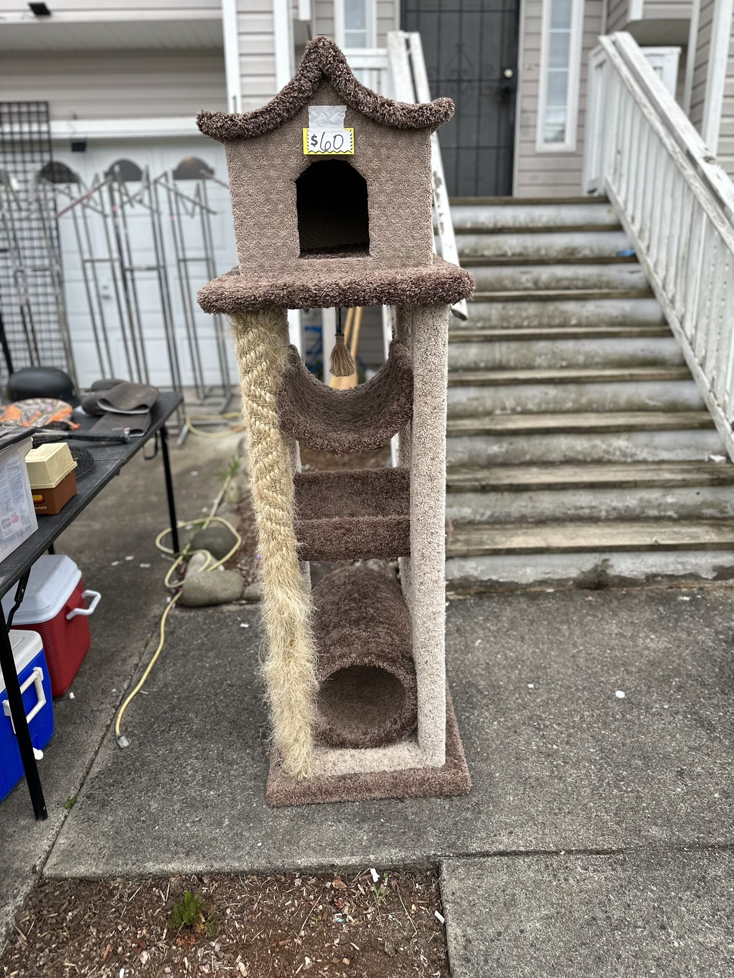 Costco Cat Tree for Sale in Yelm, WA OfferUp