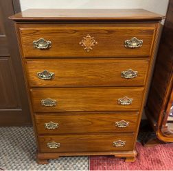 Oak chest of drawers