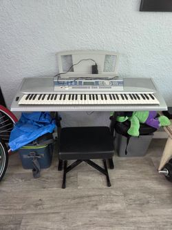 Yamaha Electric Keyboard