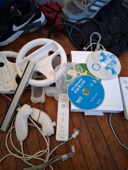 Nintendo wii with 3 games 4 controllers
