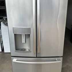 GE Refrigerator (1 Month Warranty)