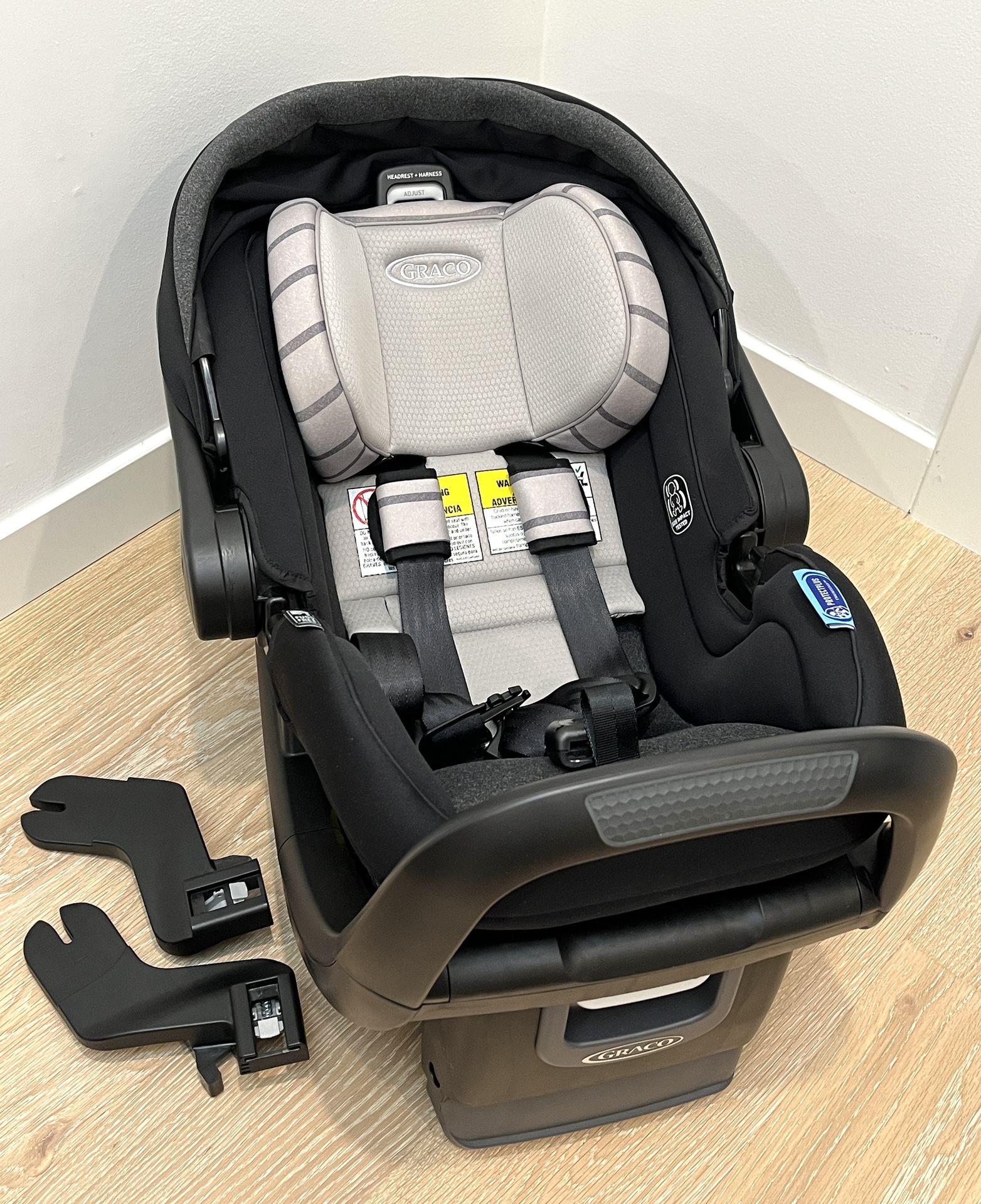 Like NEW Graco SnugRide SnugFit 35 DLX Infant Car Seat, Maison Color