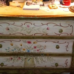 Dresser, 3 Drawer, Decorative Paint 