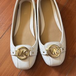 Zapatos MK Talla 8