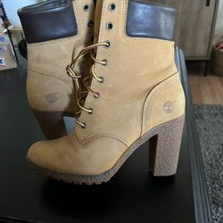 Women’s Timberland Heels (brand New) 6.5   65$ OBO