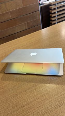 Apple MacBook Air 13” i5/8GB/256GB SSD $180