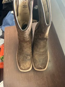 Boy boots