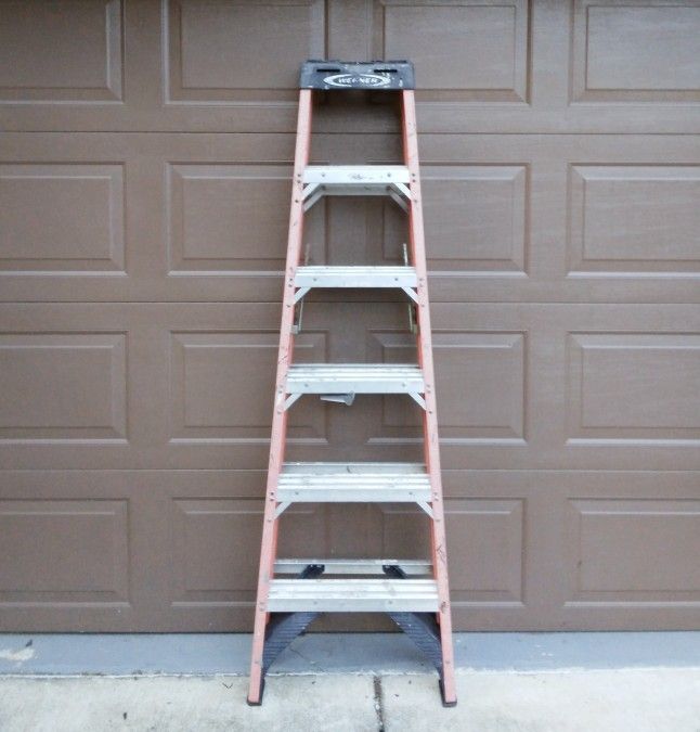 Werner 6' Fiberglass Step Ladder 