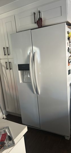 Frigidaire 36 in. 26 cu. ft. Standard Depth Side by Side Refrig.- still under warranty