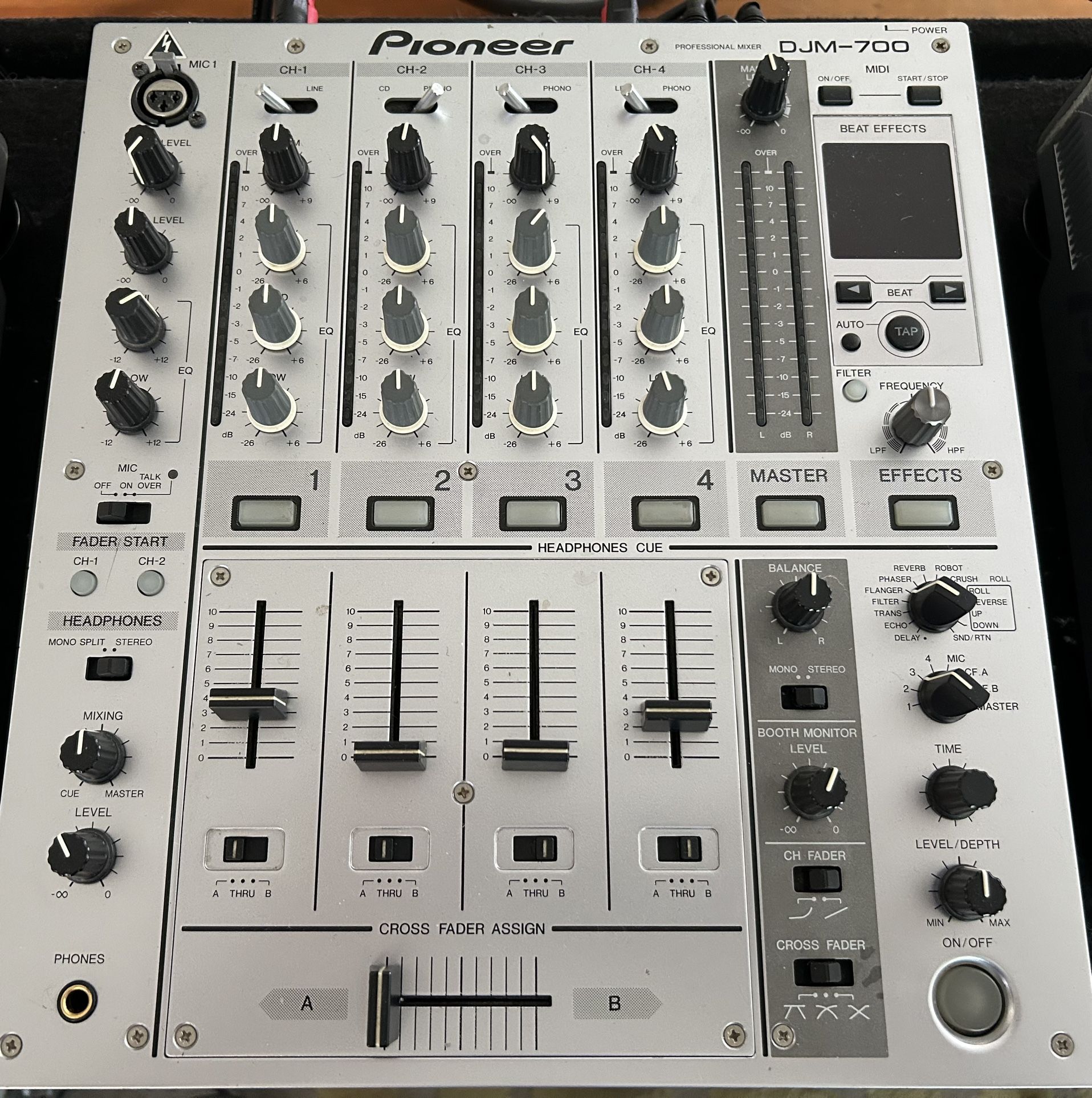 Pioneer DJM-700 4-Channel Mixer + Odyssey Travel Cases