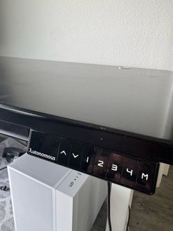 Autonomous standup computer desk