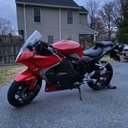 Hyosung gt250r 100miles 