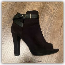 Like New Elegant Black Peep-Toe Ankle Boots Size 8.5