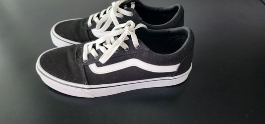 Women's Van's Shoes Size 9.5 New