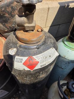 Full cylinder of Acetylene