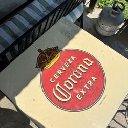 Corona Table