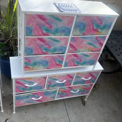 2 Dresser’s