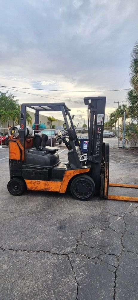 Toyota Forklift 8000 Lbs Capacity 