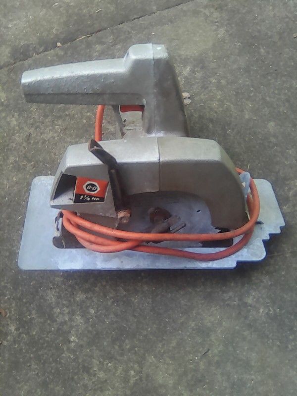 BLACK & DECKER 7 1/4 CIRCULAR SAW 