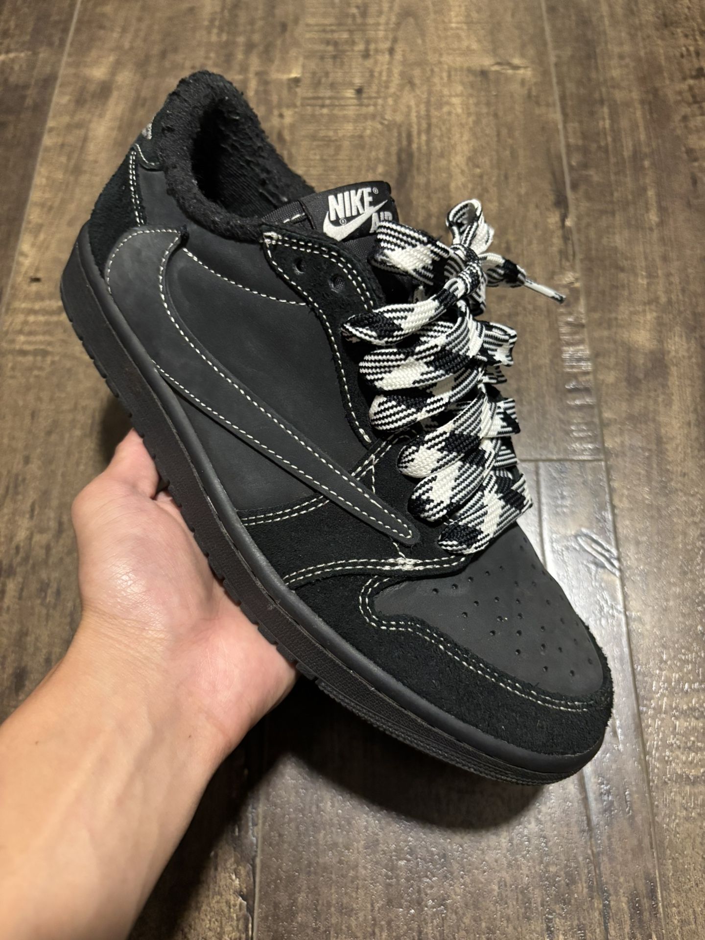 Jordan 1 Travis Scott Phantom