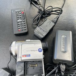 Sony Handycam DCR-PC100 Mini DV Camcorder w/Nightshot + USB TESTED No Battery