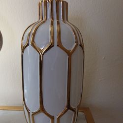 Signature Design by Ashley Mohsen Honeycomb Ceramic  Bottle Neck Vase