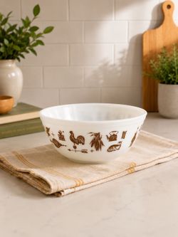 Vintage Pyrex Early American Milk Glass Mixing Bowl – Brown Colonial Pattern – Excellent Condition