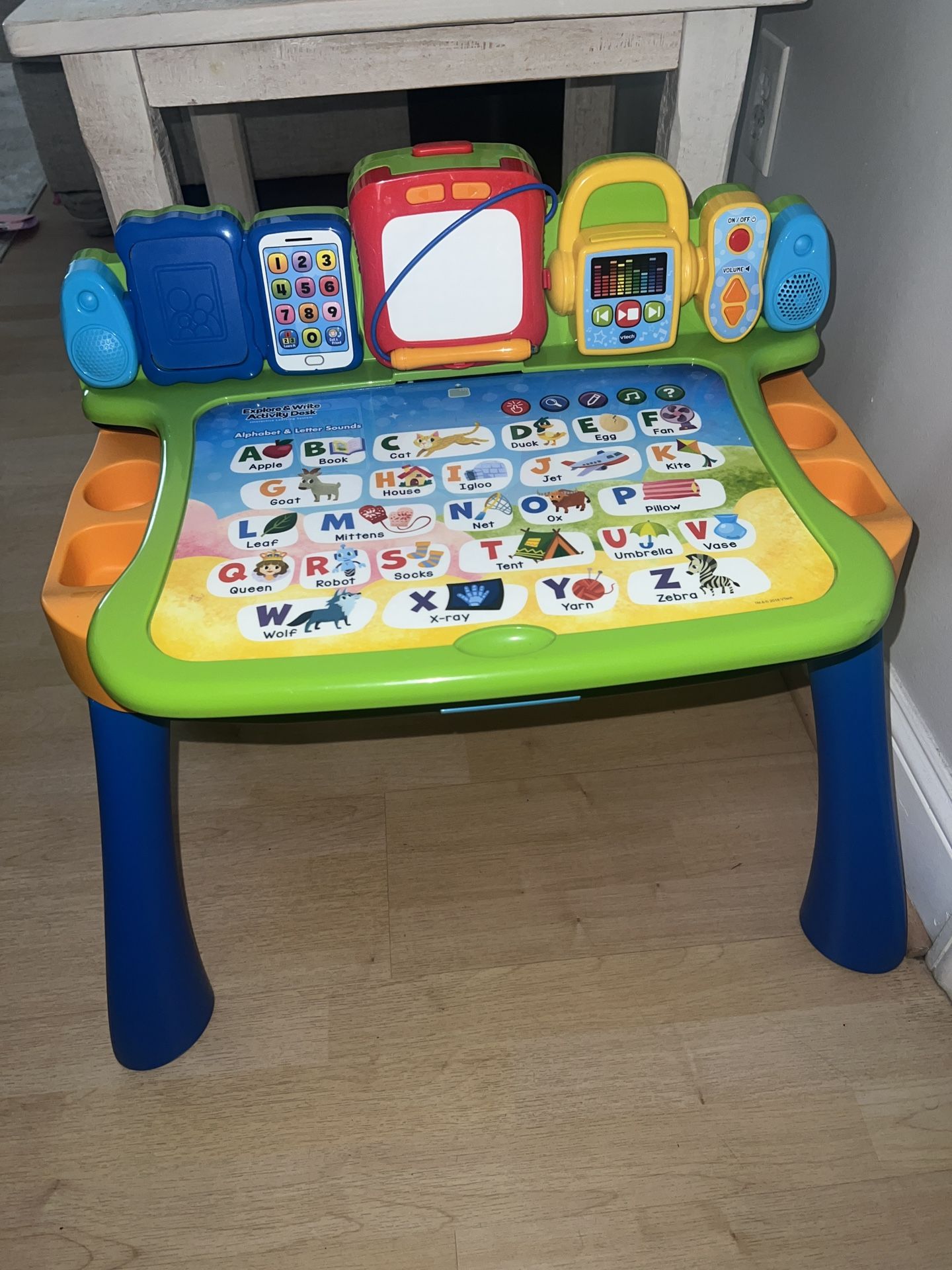 VTech Touch and Learn Activity Desk Deluxe